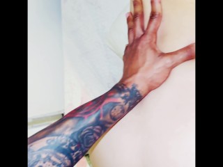 Todo para adentro ella quiere más y más.