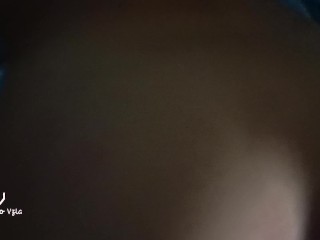 Mi hermanastra me reta que no podré aguantar 10 minutos sin correrme entre sus manos