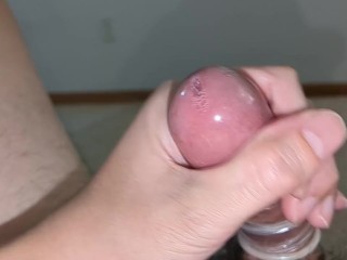 ゴムが破裂するほどに膨らむ大量射精