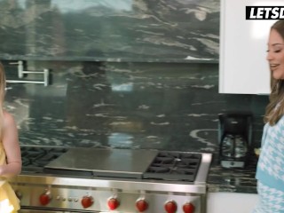 Roommates Lick & Finger Each Other To Crazy Orgasms - A GIRL KNOWS