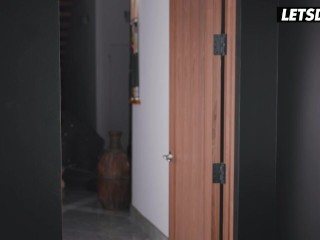 Roommates Lick & Finger Each Other To Crazy Orgasms - A GIRL KNOWS