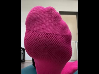 Come on, lie down on the floor where you belong! Smell my sweaty soles!