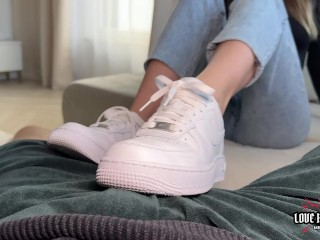 My girlfriend does a ShoeJob in a Nike AF1