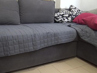 une maîtresse algérienne humilie un de ses esclaves dans une banlieue parisienne