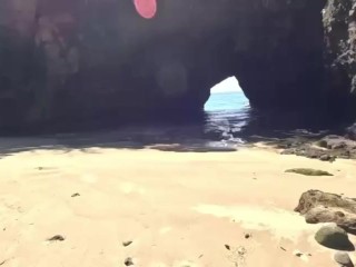 【個人撮影】伊豆🏖️海に行く前に駐車場に止めた車の中でイチャイチャして生SEXまでする素人カップル♡最後は人が近くに来て中断しました...💔／Japanese amateur hentai