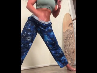 Brunette model in sweatpants bringing the heat with this viral dance 🔥 Solo moves that are pure fir