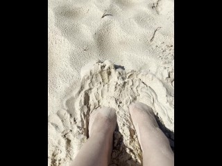 Sandy beach feet 😘🥰