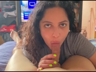 Puta Argentina BabyLuna939 me chupa la pija me hace una paja con las tetas hasta dejarme sin leche y