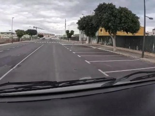 Corriere mentre lavora da un passaggio a hippy Almasol e la convince a succhiare il cazzo per soldi