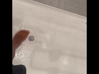 CLEANING MY DIRTY CHUBBY FEET