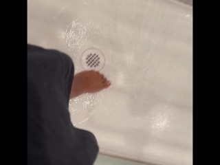 CLEANING MY DIRTY CHUBBY FEET