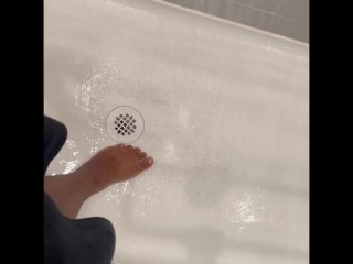 CLEANING MY DIRTY CHUBBY FEET