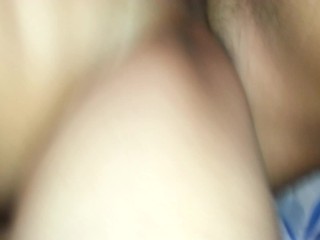 Primer anal le duele pero le encanta