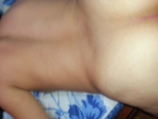 Primer anal le duele pero le encanta