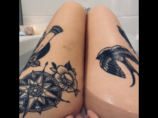 tattooed alt girl plays with her pussy in the bath