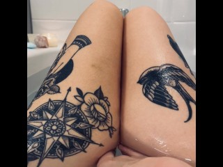 tattooed alt girl plays with her pussy in the bath