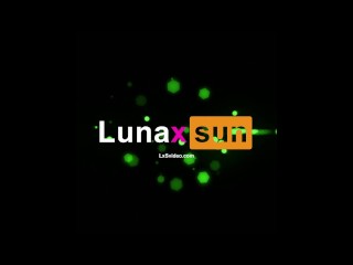 My wife showing off at the park & Twerk - PAWG - Public Flashing - Big white ass