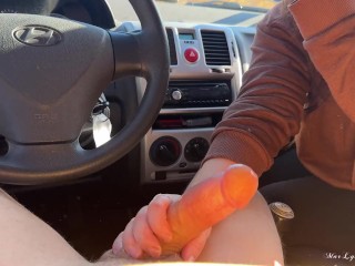 While Waiting for Roadside Assistance, Cute Girlfriend Gives a Quick Blowjob in the Car.