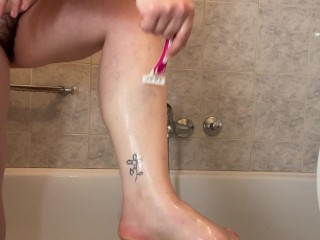 Shaving very hairy legs in my bathroom with a razor