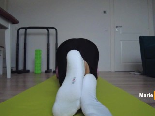 Girl in gym leggings does exercises and then humping a roller until orgasm