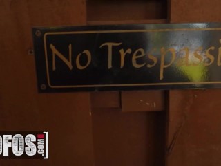 MOFOS - Gorgeous Babe Sabrina Valentine Gets A Big Package From The Handsome Delivery Man JMac