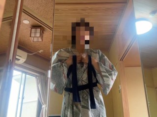 温泉旅館に来たらエッチな気分になって浴衣でヌードモデルになってみた変態