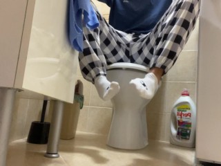 Boy Masturbating in Toilet Until he Cum Custom video by Prettysolesgirl1
