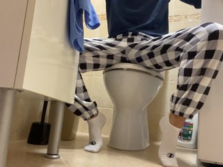 Boy Masturbating in Toilet Until he Cum Custom video by Prettysolesgirl1