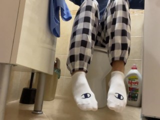 Boy Masturbating in Toilet Until he Cum Custom video by Prettysolesgirl1