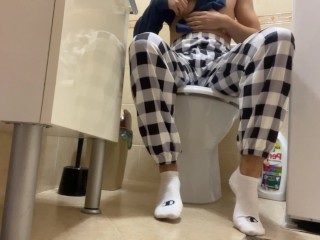 Boy Masturbating in Toilet Until he Cum Custom video by Prettysolesgirl1