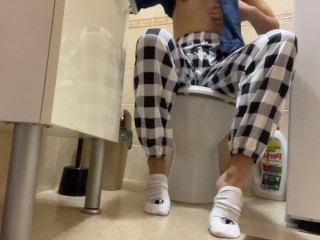 Boy Masturbating in Toilet Until he Cum Custom video by Prettysolesgirl1
