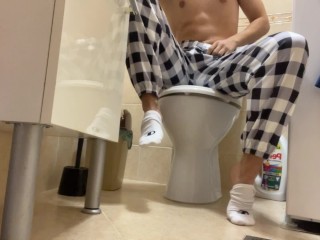 Boy Masturbating in Toilet Until he Cum Custom video by Prettysolesgirl1