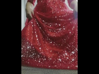 穿着华丽的性感演出服，在办公室穿着漆皮高跟靴自慰，喷了一地！！！！