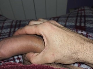 Me pongo cachondo mientras me grabo y juego con mi polla