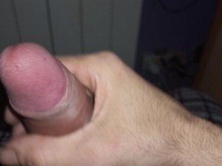 Me pongo cachondo mientras me grabo y juego con mi polla