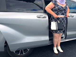 Risky solo female public orgasm - big Fat ass older woman outdoor playing with her pussy in car