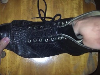 元陸上女子人妻の靴の匂いに欲情してしまい中敷きに射精