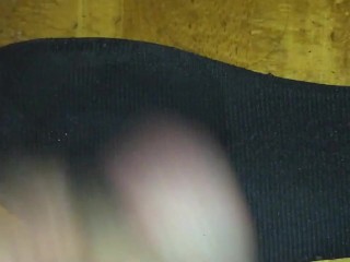 元陸上女子人妻の靴の匂いに欲情してしまい中敷きに射精