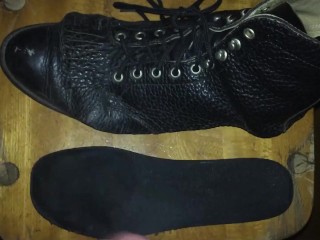 元陸上女子人妻の靴の匂いに欲情してしまい中敷きに射精