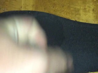 元陸上女子人妻の靴の匂いに欲情してしまい中敷きに射精