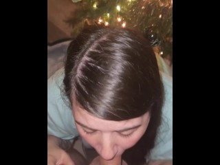 Merry Dickmas! Bored house wife gives hubby sloppy top  front of the christmas tree.Real male orgasm