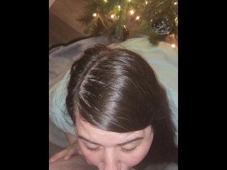 Merry Dickmas! Bored house wife gives hubby sloppy top  front of the christmas tree.Real male orgasm