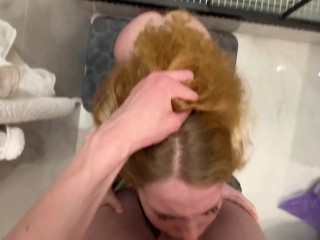 Голая сводная младшая сестра чистила зубки