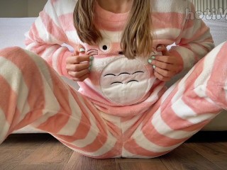 BIG SQUIRT ORGASM! skinny school girl small tits mastuurbate fingering pussy