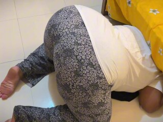 Big Ass Curvy Muslim Hot Stepmom Stuck under Bed Then She want Anal fuck from me! Episode-1