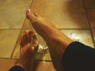 Ariel Ortiz gives a good footjob to her largest transparent dildo