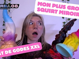 Petite française alt squirt gicle sur miroir en chevauchant énorme gode crash test toys XXL