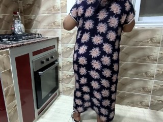 سكس كويتي بينيك خدامة في المطبخ لما زوجتو تروح حمام سكس عربي خليجي جديد بصوت واضح