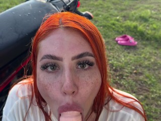 ME CALIENTO LAVANDO MI MOTO Y TERMINÉ DESEÁNDOME  Y CHUPANDO UNA RICA VERGA