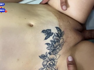 He massages his apartment mate's big ass, he fucks her until she gives him his cum on her buttocks